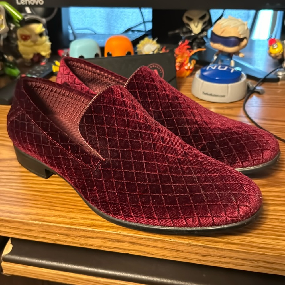 Robert David Men’s 8.5 Burgundy Suede Diamond Loafers